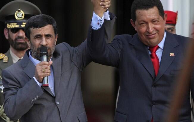 Presidente iraniano, Mahmoud Ahmadinejad, e Chávez se encontram em Caracas em novembro de 2009