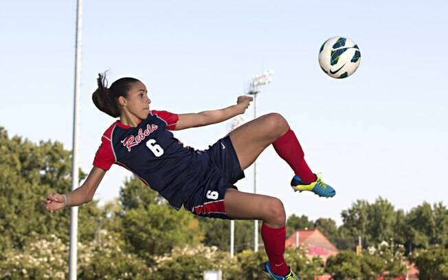 Atuando como meia-atacante pela Universidade do Mississipi, Rafaelle foi artilheira da Conferência Sudeste em 2013, com 22 gols