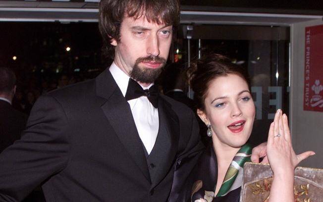 Já Drew Barrymore ficou casada  três semanas com Tom Green, seu segundo marido. Eles assinaram os papéis em 2001