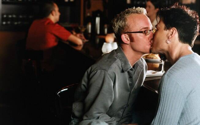 17. Ele visita bares gays alegando que foi apenas fazer companhia a seu amigo gay. Foto: Thinkstock