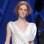 Mangas assimétricas e detalhes bordados neste vestido de Yolan Cris. Foto: Divulgação/Barcelona Bridal Week