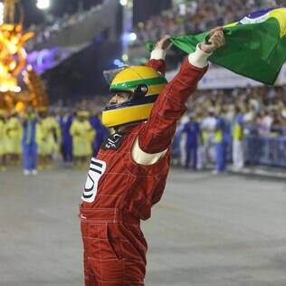 Unidos da Tijuca relembra Ayrton Senna e acelera na avenida