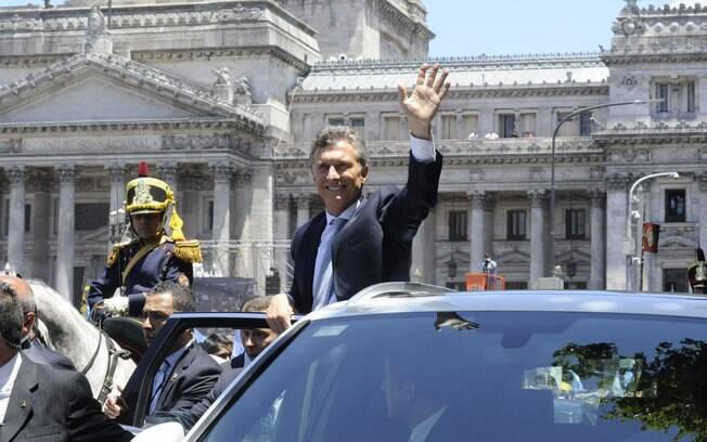 Mauricio Macri vem tentando reverter praticamente todas as políticas-chave dos Kirchner