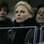 Charlize Theron enfrenta o frio para assistir aos jogos da liga de futebol americano. Foto: SplashNews/GrosbyGroup/GettyImages