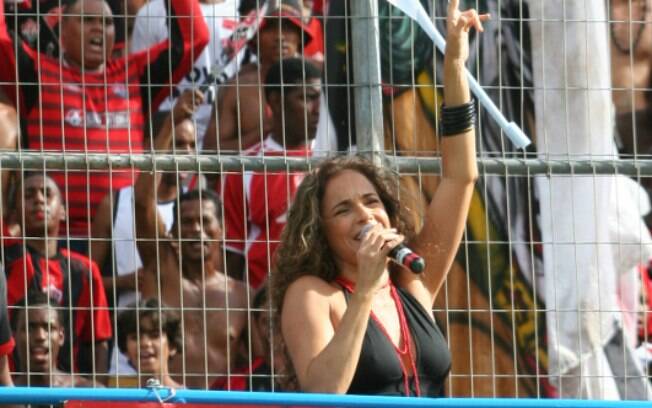 Daniela Mercury torce para o Vitória