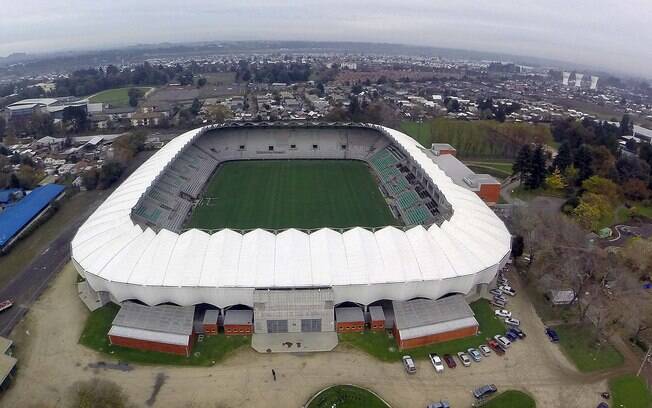 Estádio Germán Becker Bäechler, em Temuco, tem capacidade para 18.936 pessoas e sediará três jogos da competição, incluindo uma partida da Seleção Brasileira.. Foto: Agencia Uno via AP