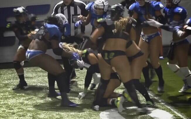 Pancadaria generalizada na NFL feminina