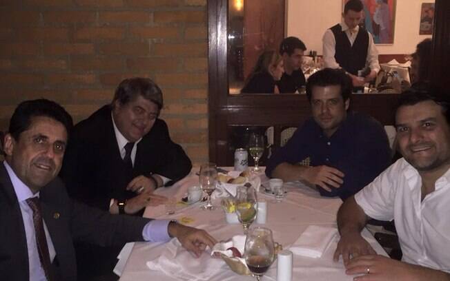 Foto postada por Mussi em novembro mostra, segundo ele, jantar para discutir propostas a SP