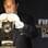 Cuidado no momento de expor o troféu que será entregue ao melhor jogador do mundo de futebol de 2011. Foto: EFE