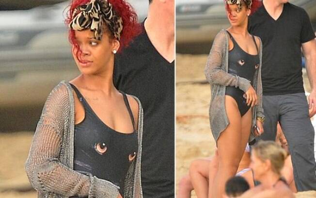 Rihanna chama a atenção com maiô bem-humorado
