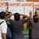 Eleitores checam listas em Caracas, neste domingo (14). Votação decidirá o futuro do País. Foto: Reuters