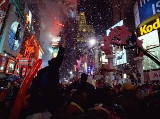 A Times Square lota de turistas e moradores para esperar a virada do ano