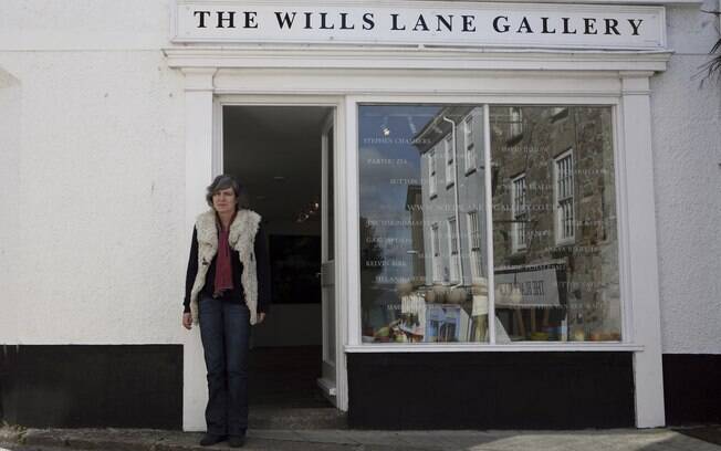Petronilla Silver, curadora da Wills Lane Gallery, em St. Ives