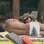 Gustavo e Shayene conversaram na área da piscina. Foto: Reprodução