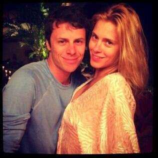 Carolina Dieckmann posa com o marido, Tiago Worcman: 'Um 2014 de muito amor!!!', desejou a atriz