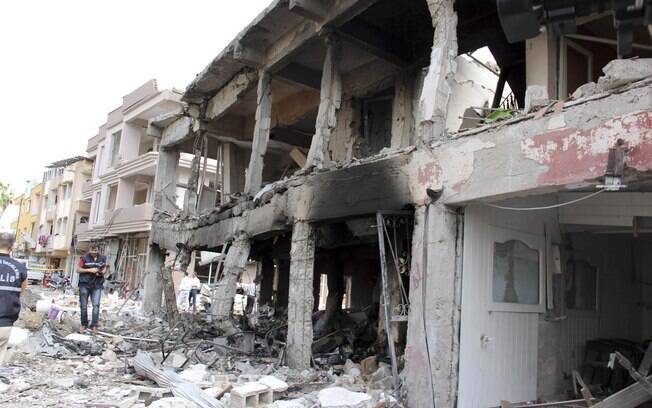 Explosão em cidade turca perto da fronteira com a Síria deixa dezenas de mortos (11/05)