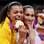Fernanda Garay e Jaqueline comemoram com as medalhas de ouro. Foto: Getty Images