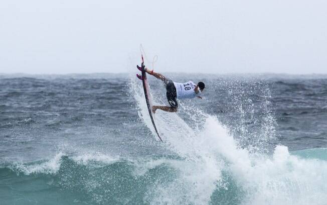 Gabriel Medina se classificou às quartas com nota dez