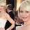 Cameron Diaz opta por um chanel com franja bem longa. Foto: Getty Images