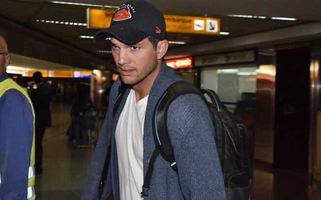 Ashton Kutcher no aeroporto de Guarulhos