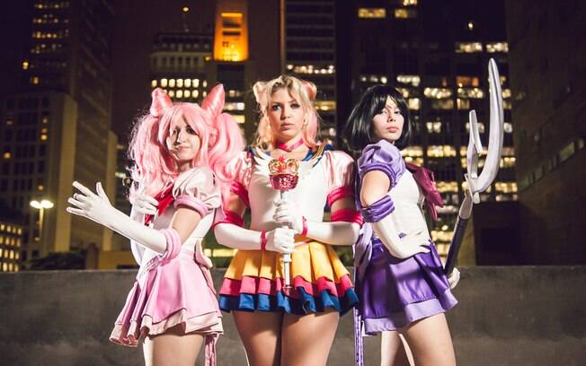 As meninas investem bastante dinheiro para ter as fantasias e acessórios