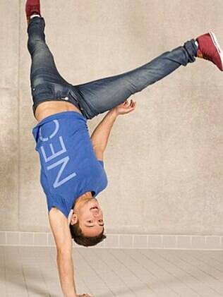 Daley faz pose com roupas da linha Neo