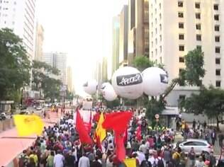 Professores da rede estadual de São Paulo estão em greve desde o dia 13 de março