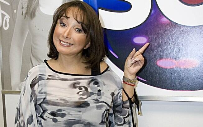 Maria Antonieta de Las Nieves visitou os estúdios do SBT sem a famosa caracterização