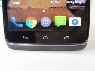Moto Maxx tem botões físicos abaixo da tela