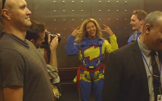 Beyoncé mostrou os bastidores com um vídeo em sua página do YouTube