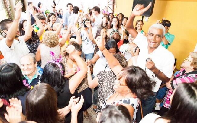 Voluntários do Atados, convidados e moradores do asilo se misturaram na pista