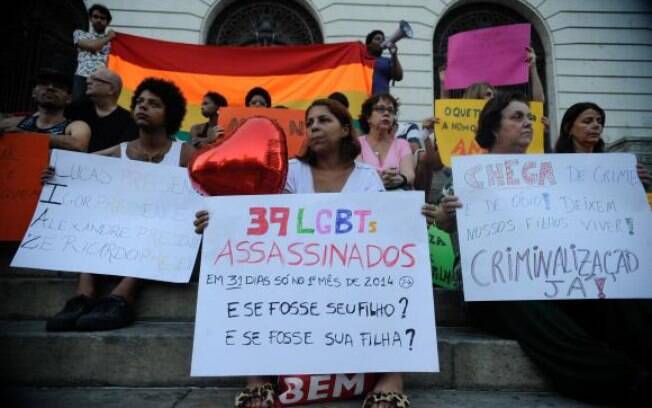 A manifestação na Cinelândia, no Rio, pediu a criminalização da homofobia