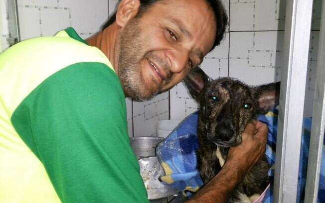 O artista plstico Wilson Martins Coutinho, de 48 anos: vida dedicada a resgatar animais em situao de vulnerabilidade (27.08)