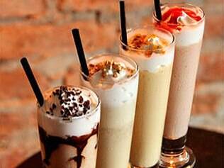 Aprenda a fazer milk shake com cerveja, amarula e mais