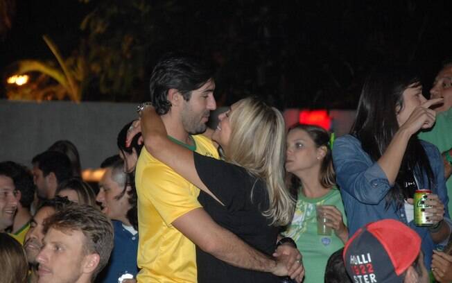Susana Vieira e Sandro Pedroso juntos no jogo do Brasil