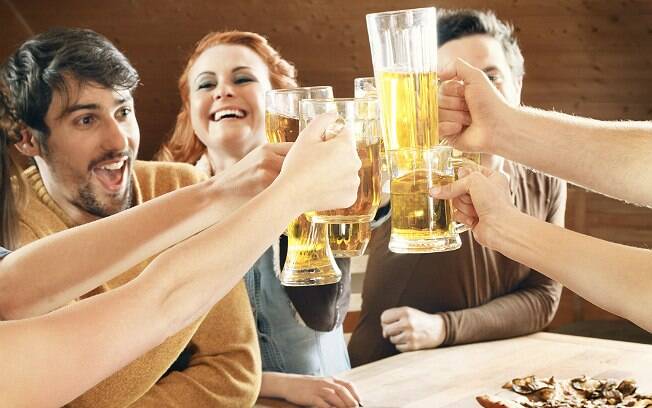 Cerveja é a opção preferida dos brasileiros, de acordo com pesquisa da CervBrasil e do Ibope
