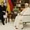 Papa Bento 16 fala com a chanceler alemã, Angela Merkel, na sede da Conferência de Bispos Alemães em Berlim. Foto: AP