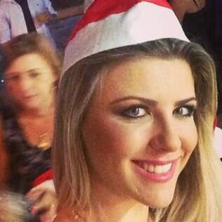 Iris Stefanelli leva cano do bufê em pleno Natal