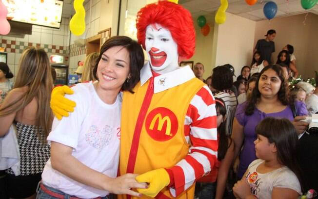 Regiane Alves participa de campanha nacional de rede de fast food