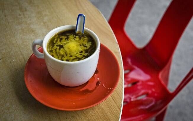 Para ter uma autêntica imagem de Cingapura e preciso deter-se horas em um kopitiam e provar o café amanteigado