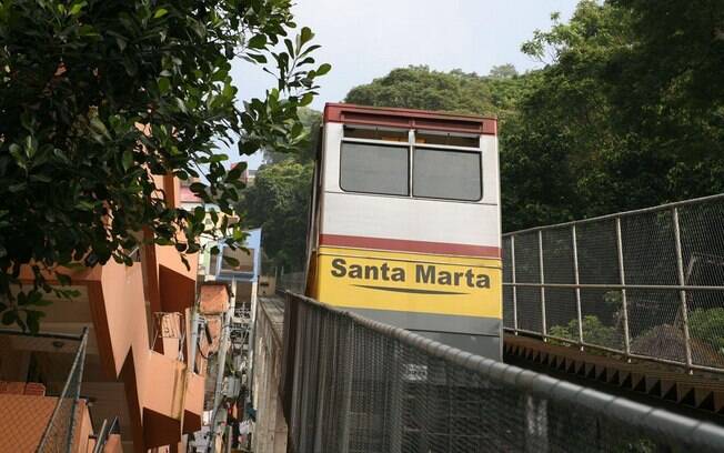 Bondinho que leva os moradores ao topo do Santa Marta