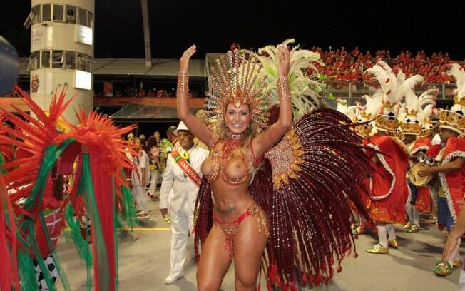 Andressa Urach abre primeira noite do carnaval 2014 em São Paulo de seios de fora. Foto: AgNews