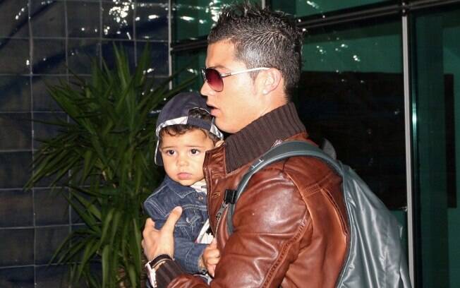 Cristiano Ronaldo é pai de Cristiano Ronaldo Jr., 2 anos