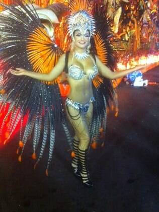 A modelo Thaíz Schmitt, destaque da Império da Casa Verde