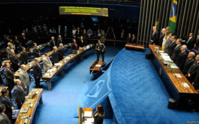 Financiamento e gastos milionários de campanha estão entre práticas criticadas por alguns especialistas