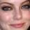 A ruiva Emma Stone usa um esfumado marrom. Perceba que a cor tem um fundo avermelhado, que contrasta com o verde dos olhos. Foto: Getty Images