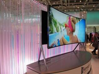 Ainda sem preço definido, TV curva da Samsung de 105 polegadas e tela 4K é mostrada na IFA 2014