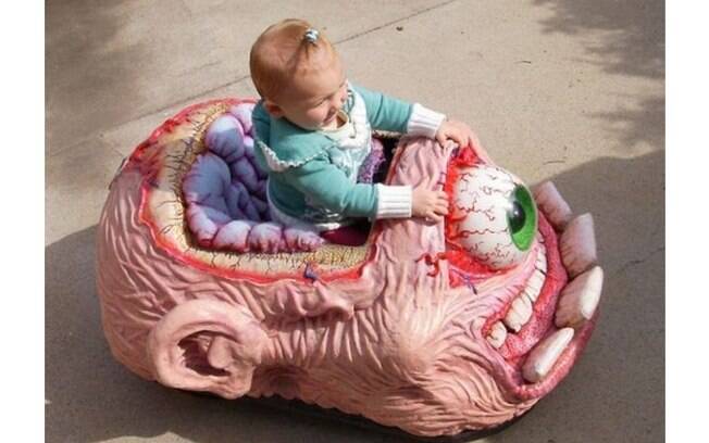 Embora de visual discutível, o carrinho monstro é divertido e atraente para bebês, que são extremamente sensoriais. Foto: Reprodução