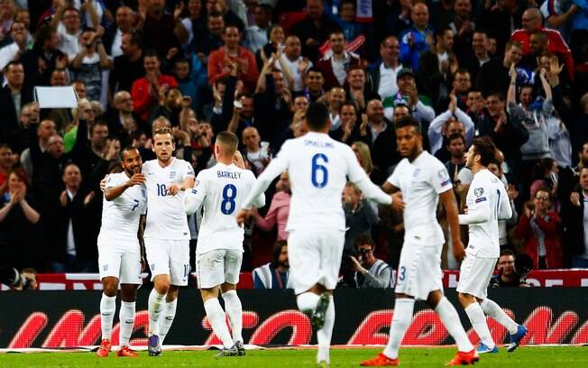 Jogadores ingleses durante Eliminatórias para a Eurocopa