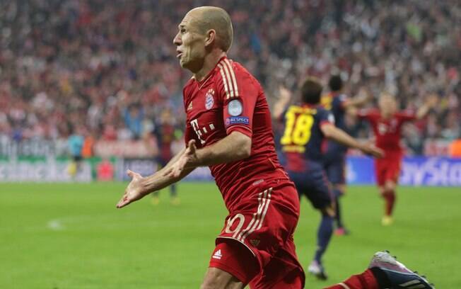 Robben faz o terceiro gol do Bayern sobre o Barcelona